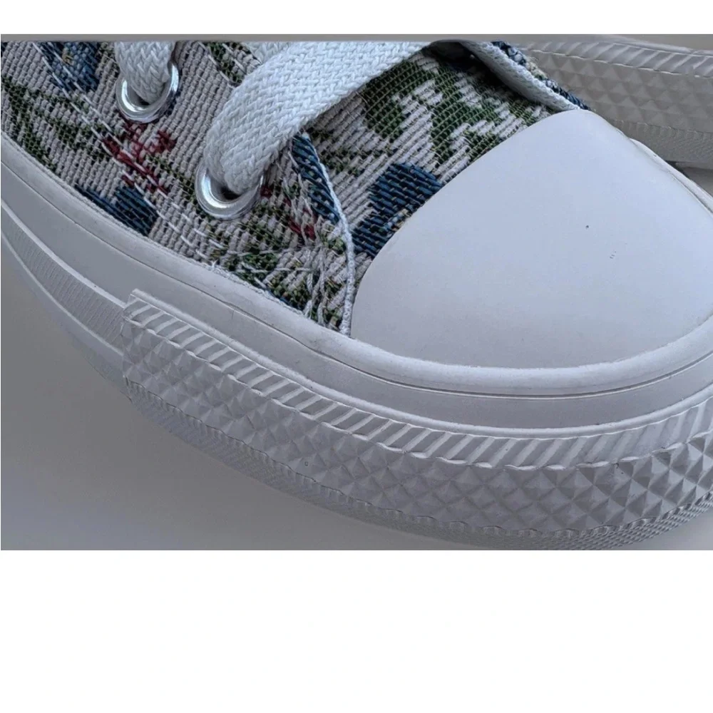 Converse Women's Floral Sneakers - White and Blue - Picture 4 of 16